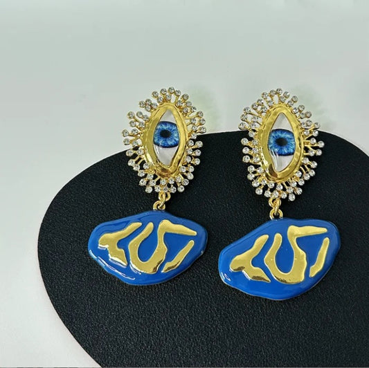 All eyes on me earrings