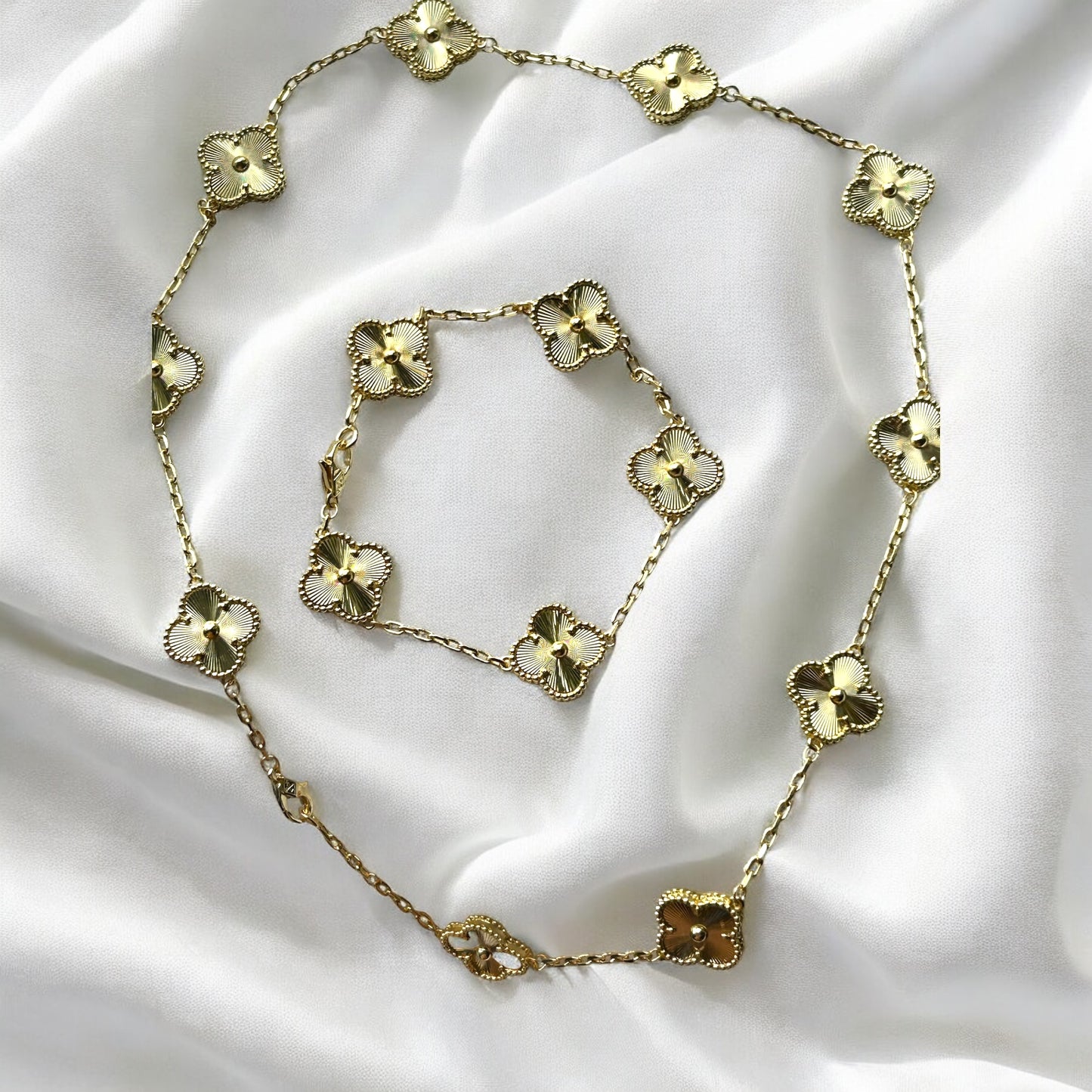 Gold Clover necklace